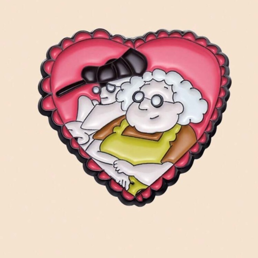 heart with cartoon grandma & grandpa enamel pin bag courage cowardly dog 90s